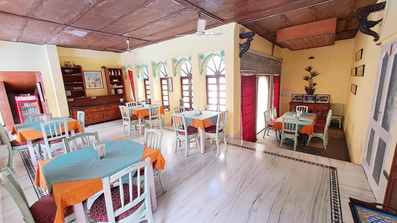 Mahendra Prakash Hotel Udaipur Exterior foto