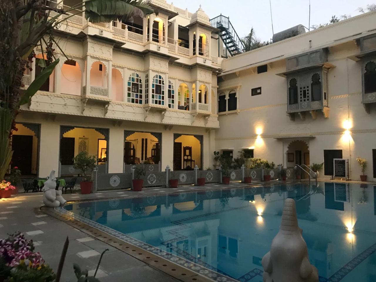 Mahendra Prakash Hotel Udaipur Exterior foto